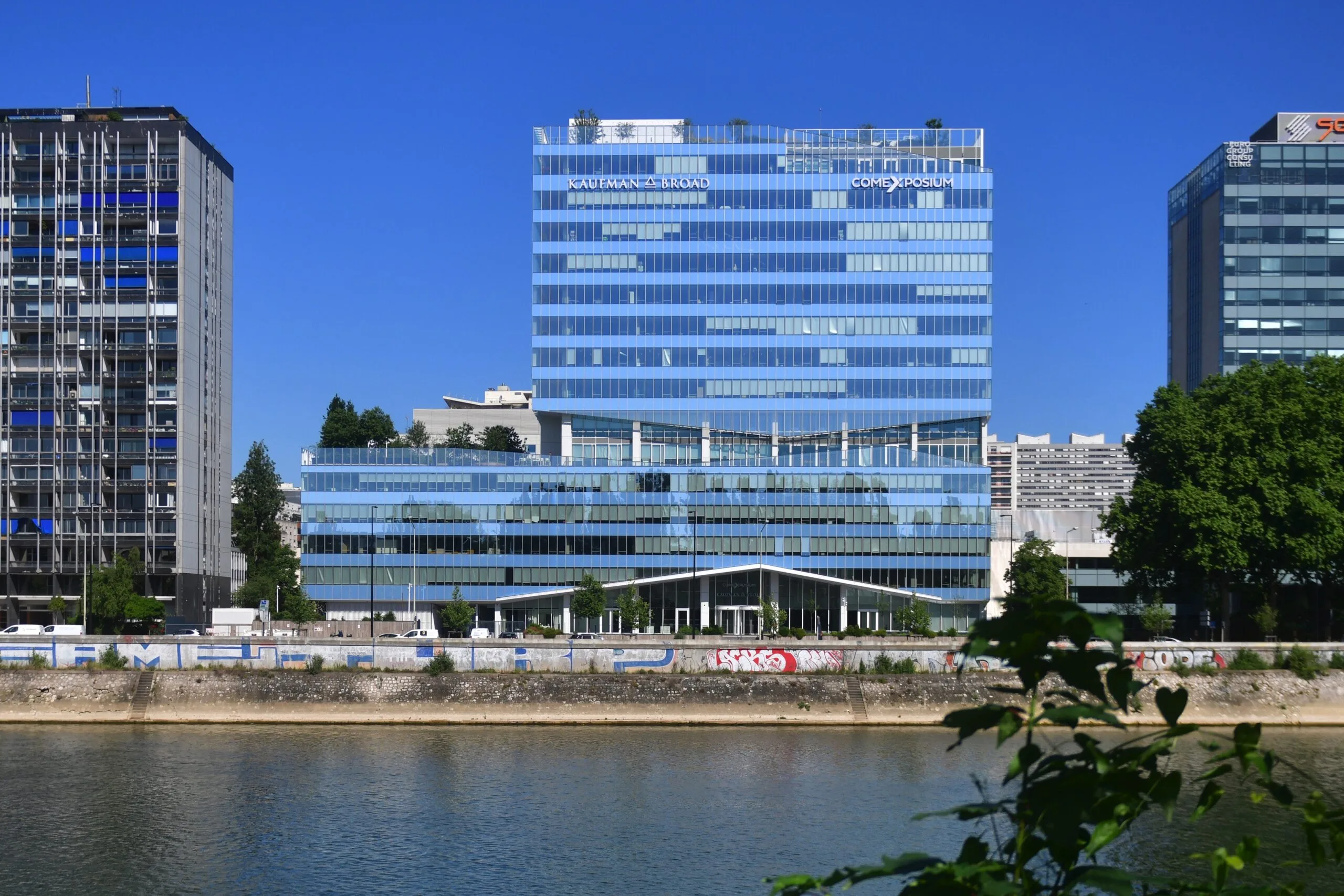 Immeuble en région parisienne, le Highlight à Courbevoie, propriété de la société Corum AM